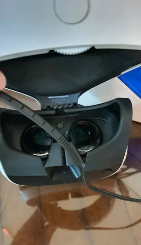 Used VR headset (working)