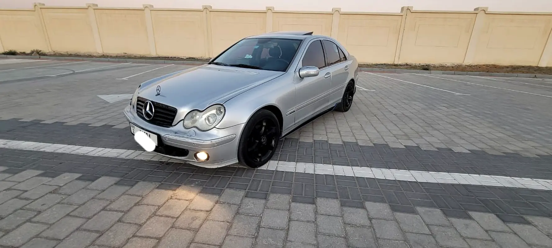 Mercedes-Benz C-Class 2005 — photo 1 of 7