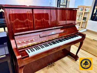 Yamahe W106 BM Upright piano