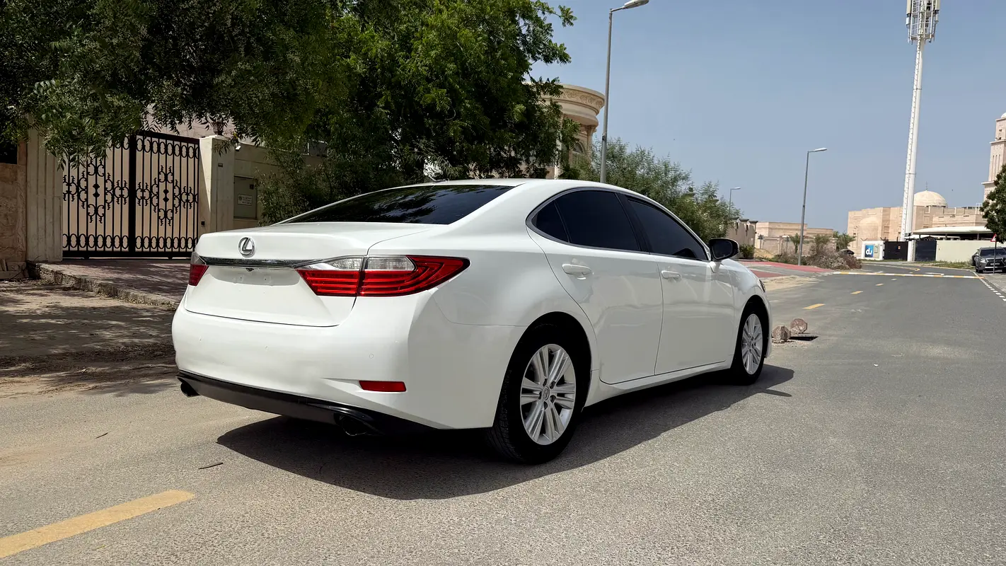 Lexus ES-Series 2015 — photo 1 of 6