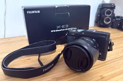 Fujifilm X-E3 mirrorless camera + XF 18-55mm lens, box