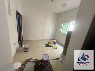 استوديو أنيق للإيجار في البوطينة الشارقة، مساحة واسعة وتصميم عملي وتشطيب راقٍ، ثاني ساكن، موقع استراتيجي على شارع الشيخ سلطان القاسمي