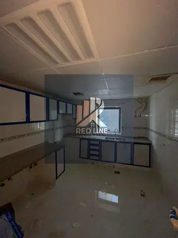 شقة 3 غرف وصالة للإيجار تقدم شركة Red Line Real Estate شقة مميزة مكونة من ثلاث غرف وصالة، بتصميم واسع ومريح، مثالية للعائلات الباحثة عن سكن راقٍ