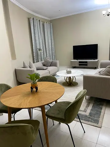 غرفتين وصالة شارع الميناء، أول ساكن، 5500 شامل الفواتير.