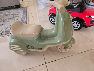 My toddlers green ride-on scooter (good condition)