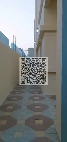 صفقة جيدة لمبنى تجاري وسكني مع طابق أرضي + طابق واحد + سقف ومحلين تجاريين متاحين للبيع في البستان، عجمان