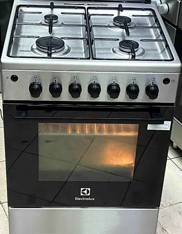 Electrolux 4-burner gas range with oven - used as new