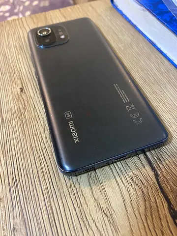 Xiaomi mi 11 (5G, 256 gb, 8+3gb RAM ) smartphone - used, excellent condition with charger