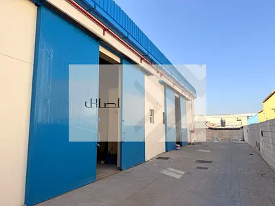 مستودع جديد كليًا للإيجار في منطقة الجرف الصناعية 1، عجمان، مزود بتيار كهربائي بقدرة 100 كيلوواط، مساحته 4000 قدم مربع، الإيجار: 240,000 درهم إماراتي