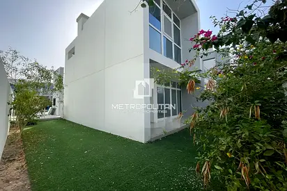 Corner Unit | Large Garden | Near Amenities
