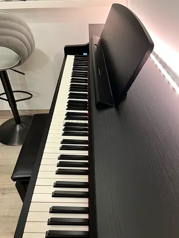 Yamaha CLP-575B Clavinova Digital Piano