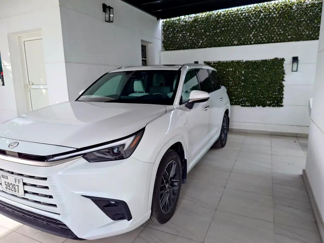 Lexus TX-Series 2025 — photo 1 of 6