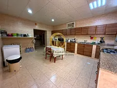 For sale: Corner Arabic house in Sharjah, Al Yarmouk area, Al Qasimia neighborhood, directly on Al W