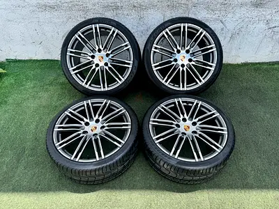 Original 20inch Porche 911 991 Staggered Wheels with Pirelli Tyres
