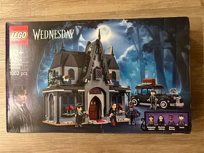 BARGAIN BRAND NEW LEGO 76786 WEDNESDAY MORTICIA’S COTTAGE