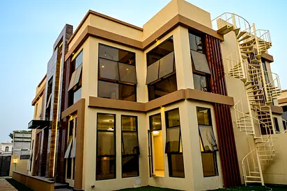 Brand new 4 badroom villa 12 cheque payment single alone villa with maid room and garden price 175k