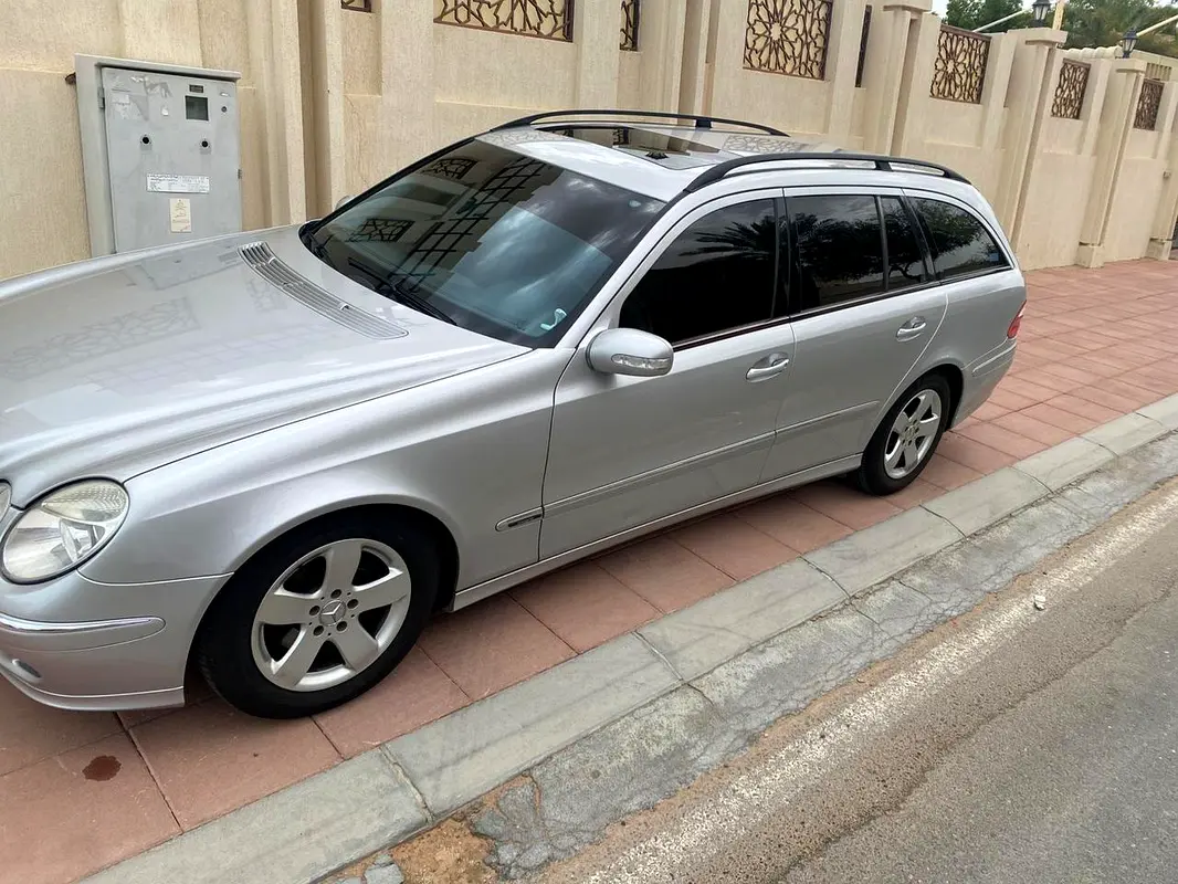 Mercedes-Benz E-Class 2004 — photo 1 of 5