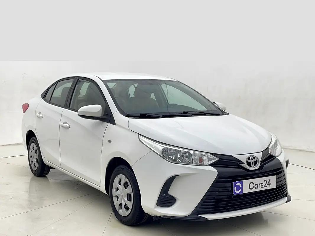Toyota Yaris 2022 — photo 1 of 12