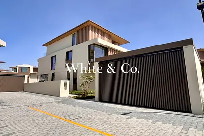 Prime location G+2 4br | Huge plot| Vacant