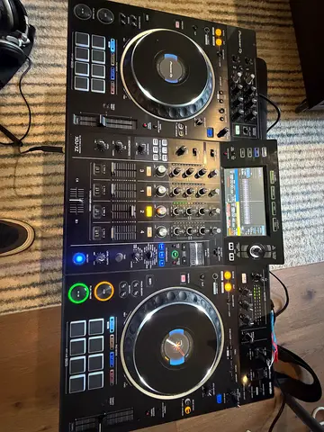 Pioneer XDJ-XZ all-in-one DJ controller with Travel Case Magma