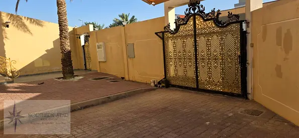 4BR Double Storey Villa Tolet in Shabha Area