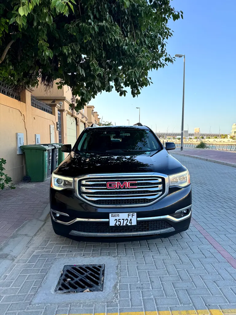 GMC Acadia 2019 — photo 1 of 18