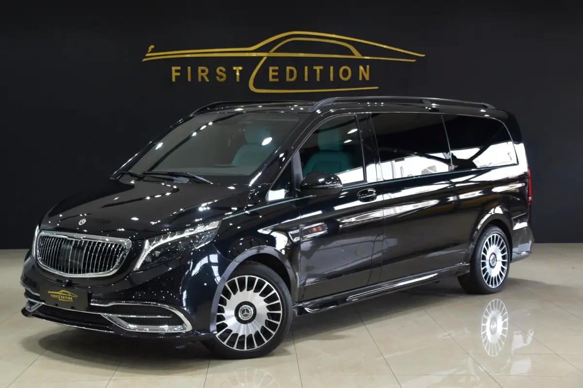 Mercedes-Benz V-Class 2023 — photo 1 of 20