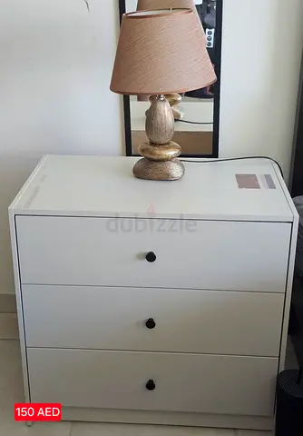 Simple 3-Drawer White Chest of Drawers with lamp