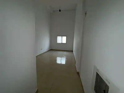 غرفة وصالة أرضي | مساحة كبيرة جدًا | بناية جديدة | تكييف مركزي | الروضة 2 عجمان | 28,000 / 6 دفعات