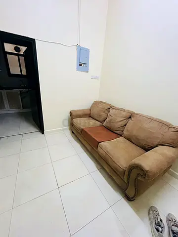 AVAILABLE EXECUTIVE BED SPACE NEAR OLD LULU NEAR EMIRATE NBD