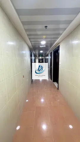 شقة فاخرة مميزة من فئة بريميوم 🏡 مكونة من غرفة نوم واحدة (1BHK) مع غرفة خادمة، بالإضافة إلى غرفة نوم رئيسية (ماستر)، وصالة واسعة مع مطبخ مفتوح بتصميم عصري. شقة جديدة بالكامل — كن أول من يسكنها واستمتع
