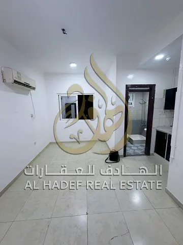 استوديو بمساحة جيدة - متاح للسكن العائلي أو الموظفين
