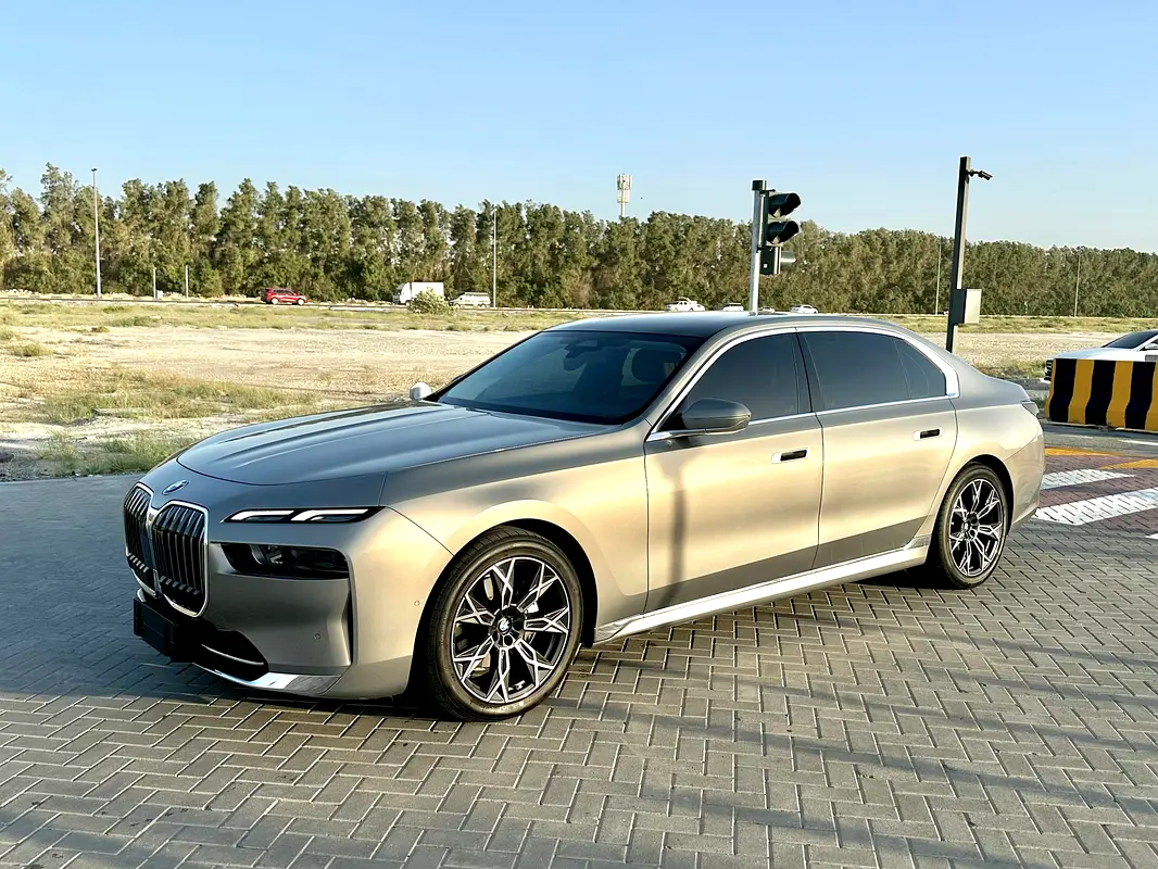 BMW 7-Series 2024 — photo 1 of 15