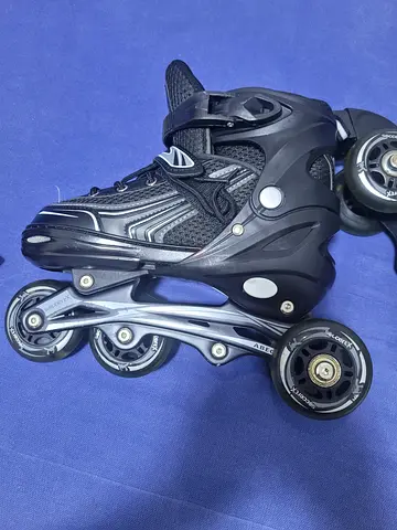Black inline roller skate ⛸️ — free Emirates Bag  helmet size 35 to 38