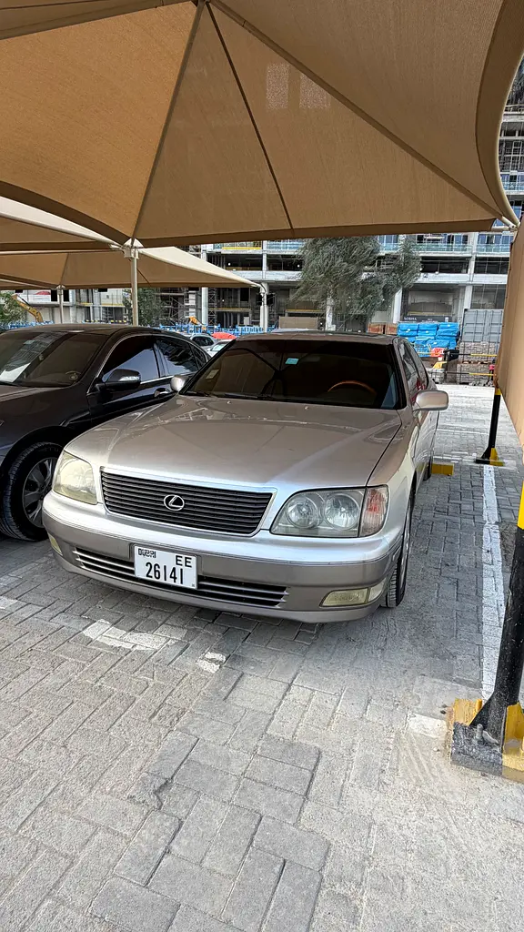 Lexus LS-Series 1998 — photo 1 of 12
