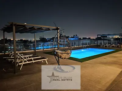 LIKE A NEW LUXURIOUS 2 BEDROOM WITH CLOSED KITCHEN ,GYM,POOL AND COVERED PARKING.