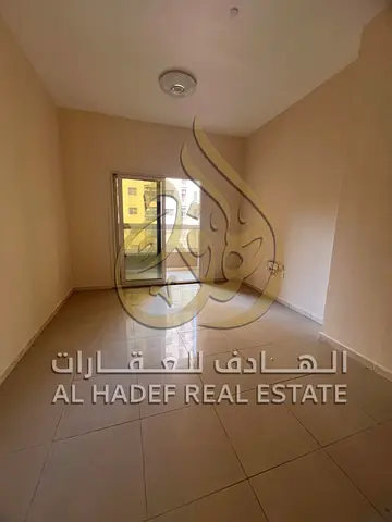 فرصة مميزة للإيجار في النهدة، شقة غرفتين وصالة بمساحات ممتازة داخل برج عائلات مزود بأمن وحراسة وكاميرات مراقبة، صيانة مجانية طوال فترة الإيجار، موقع ح