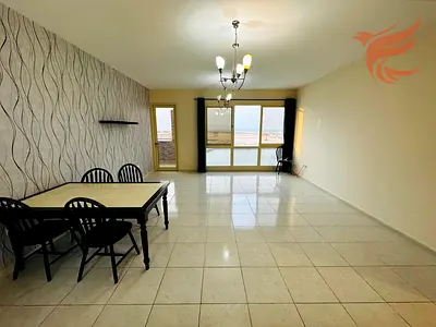 Large Apartment With 3 Bathrooms with big balcony