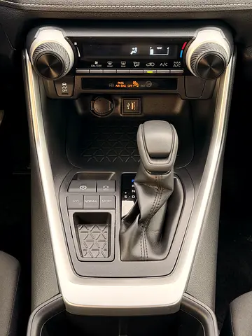 صورة 8 لـ 2023 Toyota RAV 4