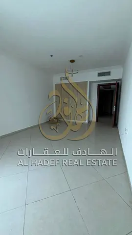 أجمل 3 غرف وصالة ببلكونة وإطلالة بحرية مباشرة، مساحة واسعة، خدمات مجانية مريحة، على الشارع العام، تاور عائلي نظافة يومية، السعر 85 ألف.