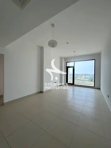 Spacious 3 Bedroom - Luxury Apartment - New Building - Prime Location