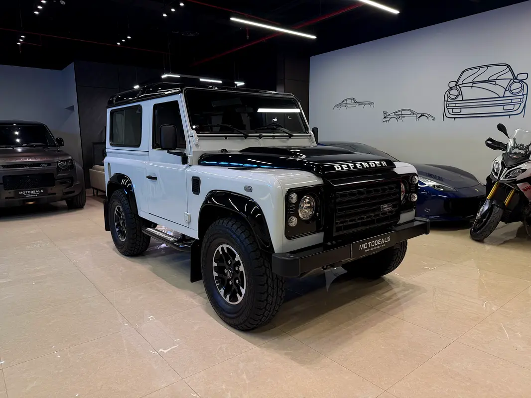 Land Rover Defender 2016 — photo 1 of 12