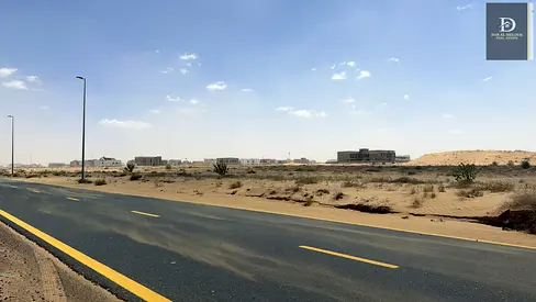 للبيع فى الشارقة  منطقه دبدبة شمال  ارض سكن استثماري ( تجارى - مكاتب - سكن )  مساحة 2700