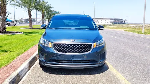 Kia Sedona Limited 2017 - American Specs - Excellent Condition