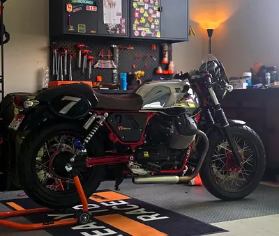 Moto Guzzi V7 Racer 2015