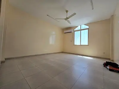 غرفتين وصاله في الروضه 3 _شارع الشيخ عمار _ سكن عائلات حصرا