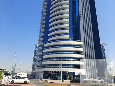 High Floor I Unfurnished I Close to Metro