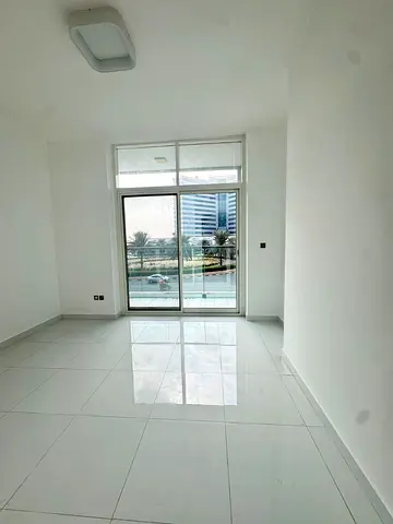 Spacious 1BHK With Balcony Front Of North Park