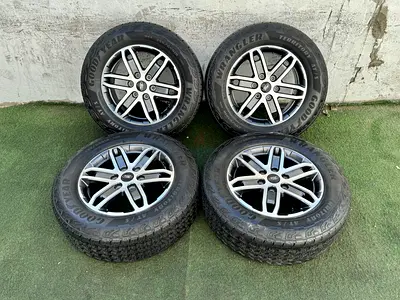 4x original Ford Everest 18” wheels and Tyres