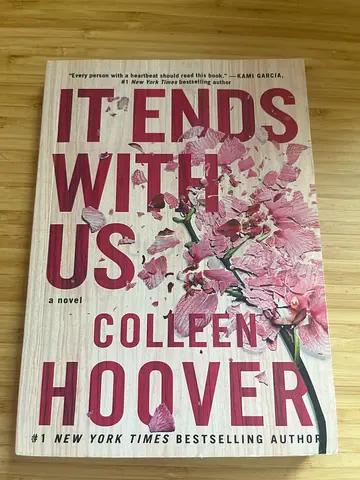It Ends With Us — Colleen Hoover (Paperback)